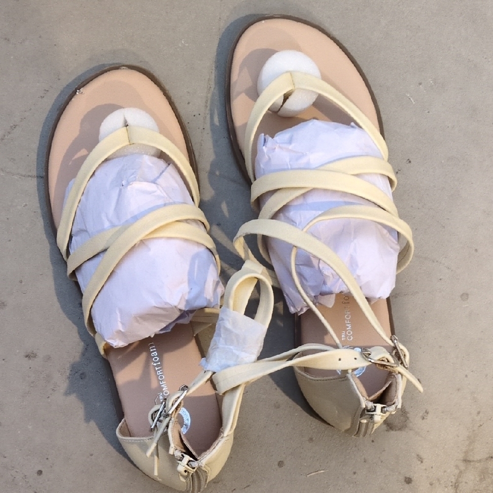 Journee Collection Comfort Foam Cream Strappy Gladiator Sandals Size 6.5